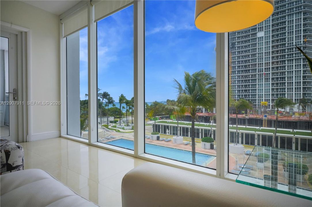 For Sale: $750,000 (1 beds, 1 baths, 896 Square Feet)