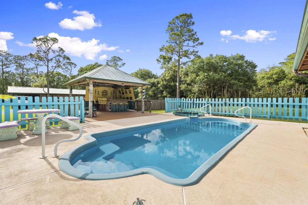 Pool/ Hot Tub