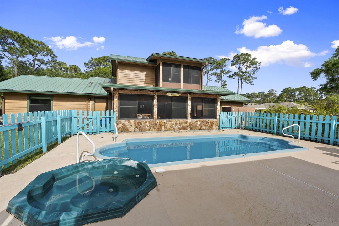 Pool/ Hot Tub