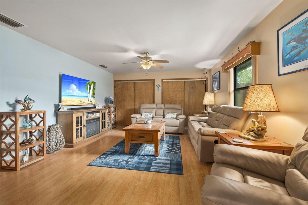 Den/ 4th Bedroom