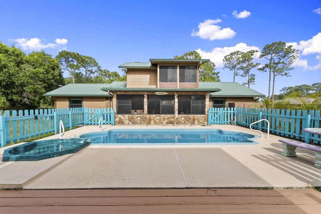 Pool/ Hot Tub