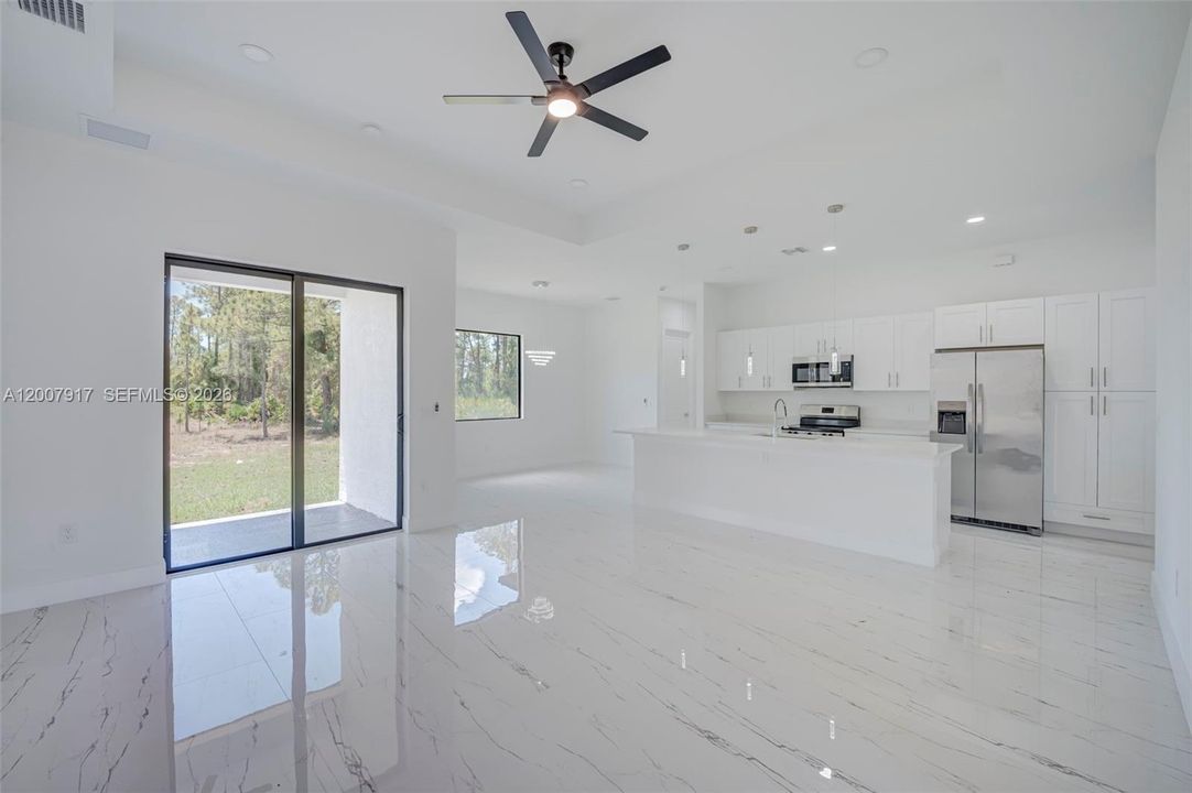 Active With Contract: $319,999 (3 beds, 2 baths, 1603 Square Feet)