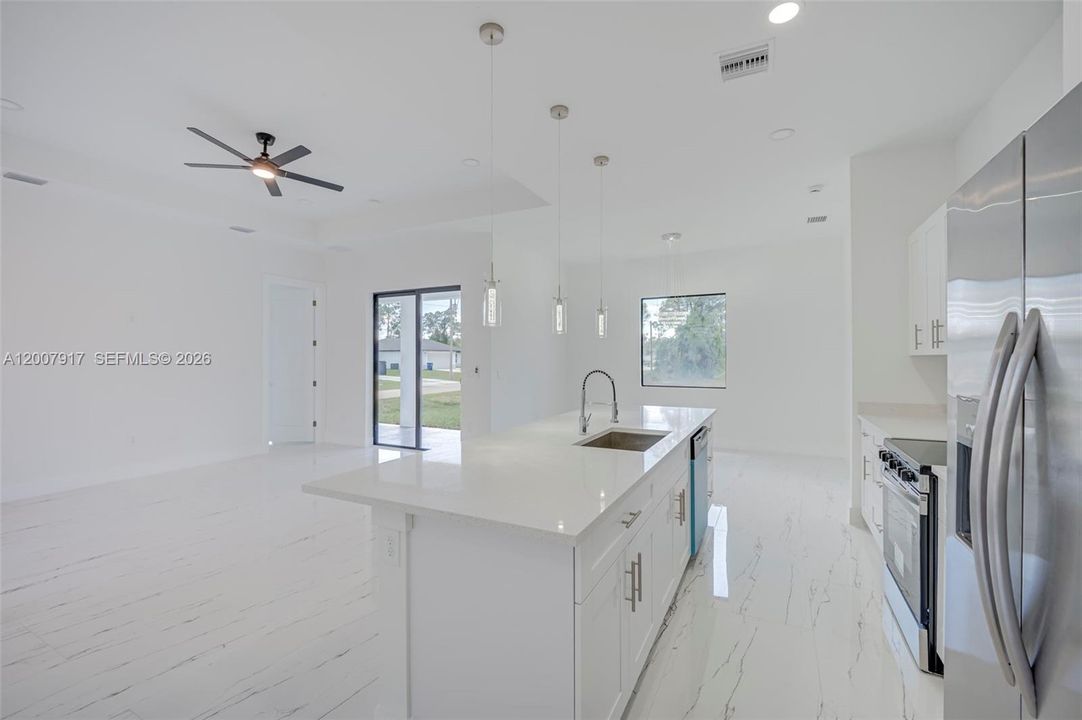 Active With Contract: $319,999 (3 beds, 2 baths, 1603 Square Feet)