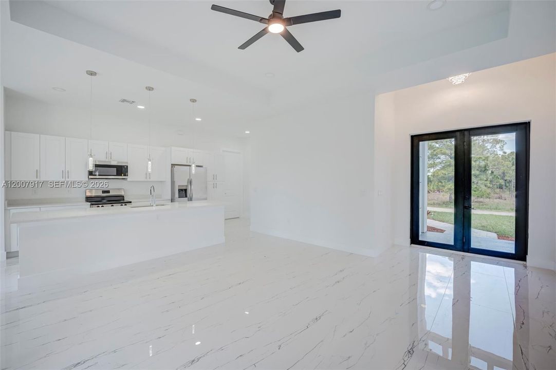 Active With Contract: $319,999 (3 beds, 2 baths, 1603 Square Feet)