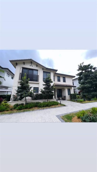 Activo con contrato: $1,125,000 (3 camas, 3 baños, 2176 Pies cuadrados)