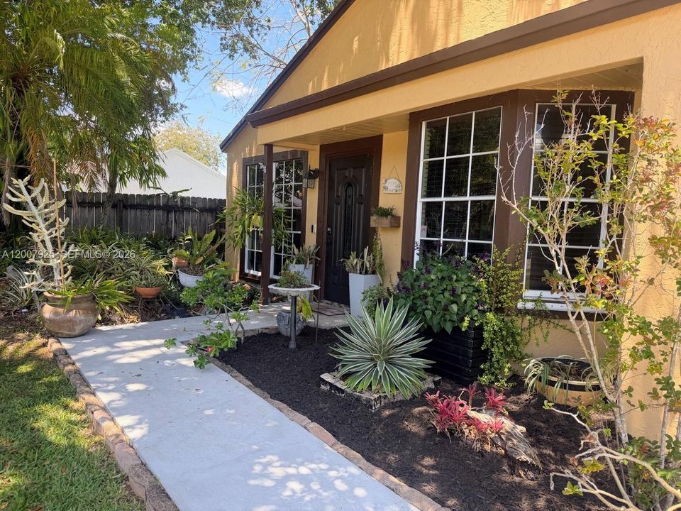 Active With Contract: $539,000 (3 beds, 2 baths, 1502 Square Feet)