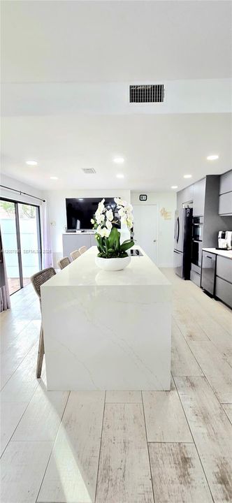 En Venta: $462,000 (2 camas, 2 baños, 1490 Pies cuadrados)