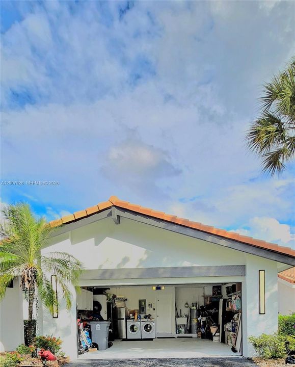 garage with washer and dryer