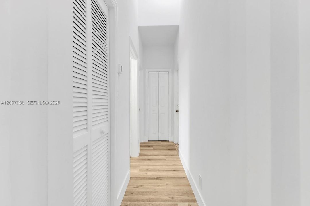 На продажу: $820,000 (3 спален, 2 ванн, 1637 Квадратных фут)