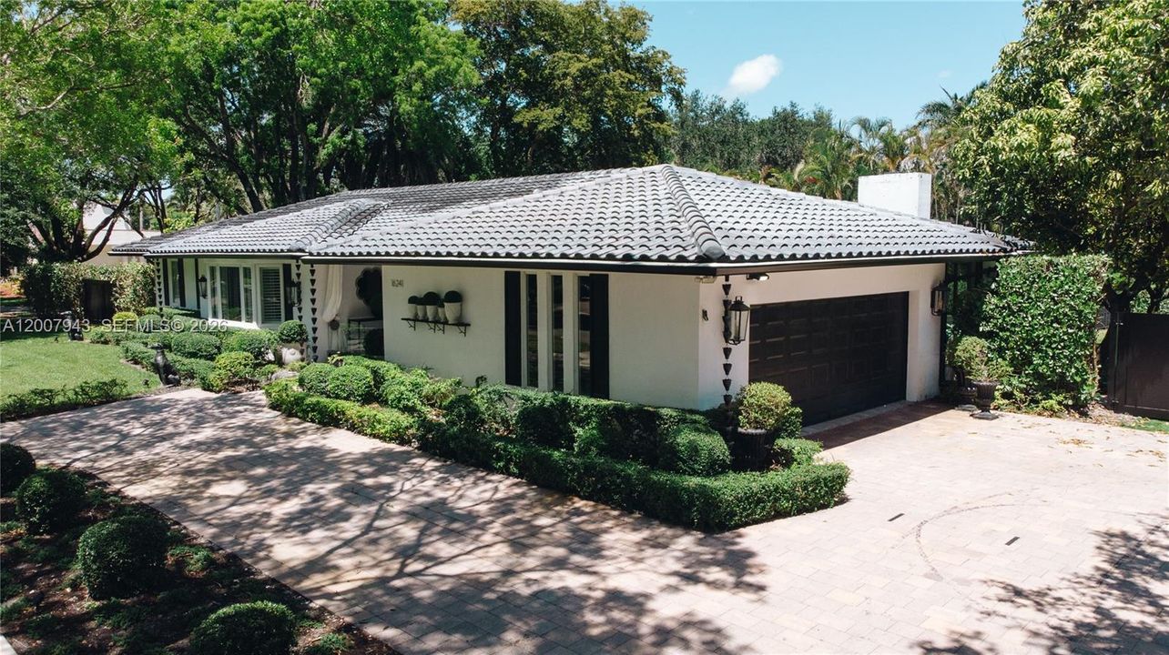 For Sale: $2,350,000 (4 beds, 3 baths, 4164 Square Feet)