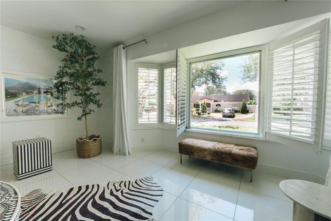 For Sale: $2,350,000 (4 beds, 3 baths, 4164 Square Feet)