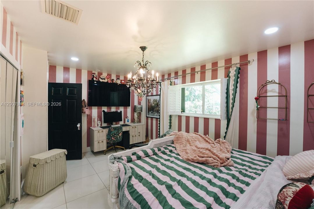 For Sale: $2,350,000 (4 beds, 3 baths, 4164 Square Feet)