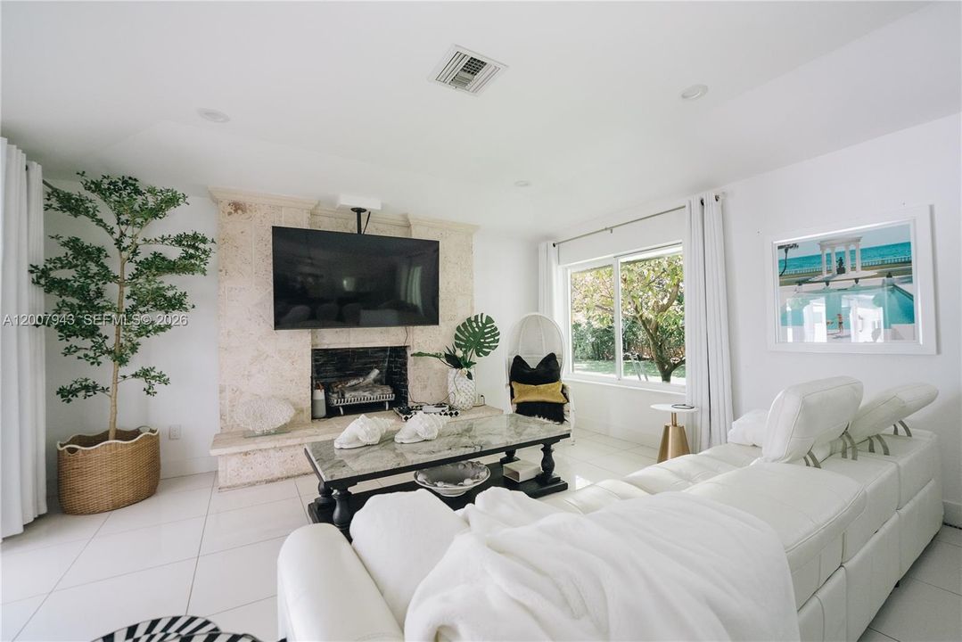 For Sale: $2,350,000 (4 beds, 3 baths, 4164 Square Feet)