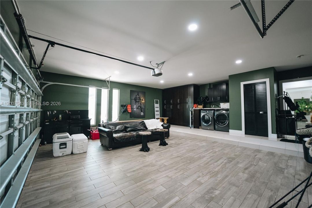 For Sale: $2,350,000 (4 beds, 3 baths, 4164 Square Feet)