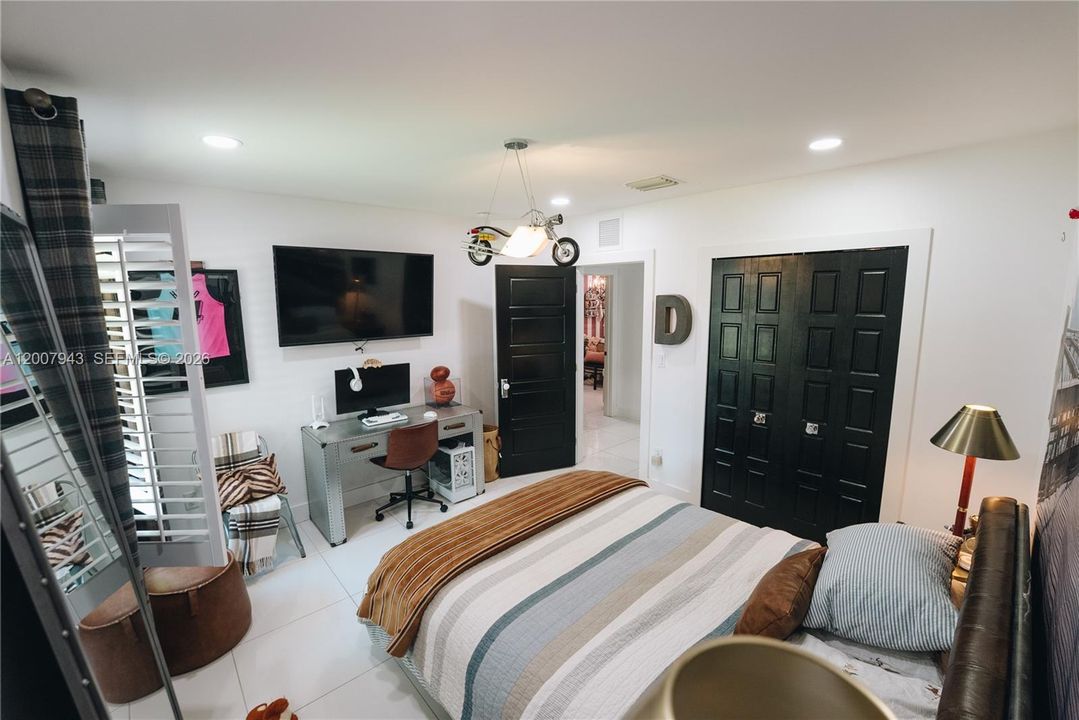 For Sale: $2,350,000 (4 beds, 3 baths, 4164 Square Feet)