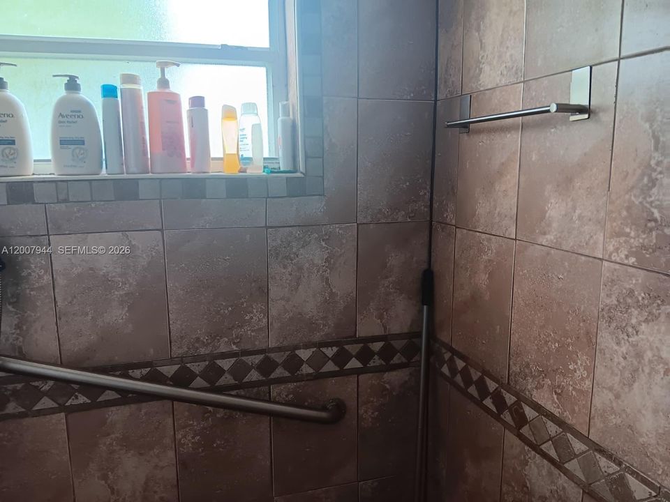 На продажу: $850,000 (5 спален, 3 ванн, 2376 Квадратных фут)
