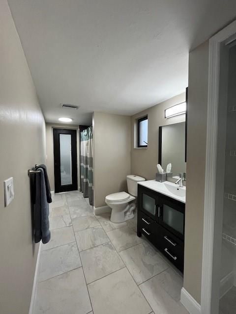 Guest / Pool Bath