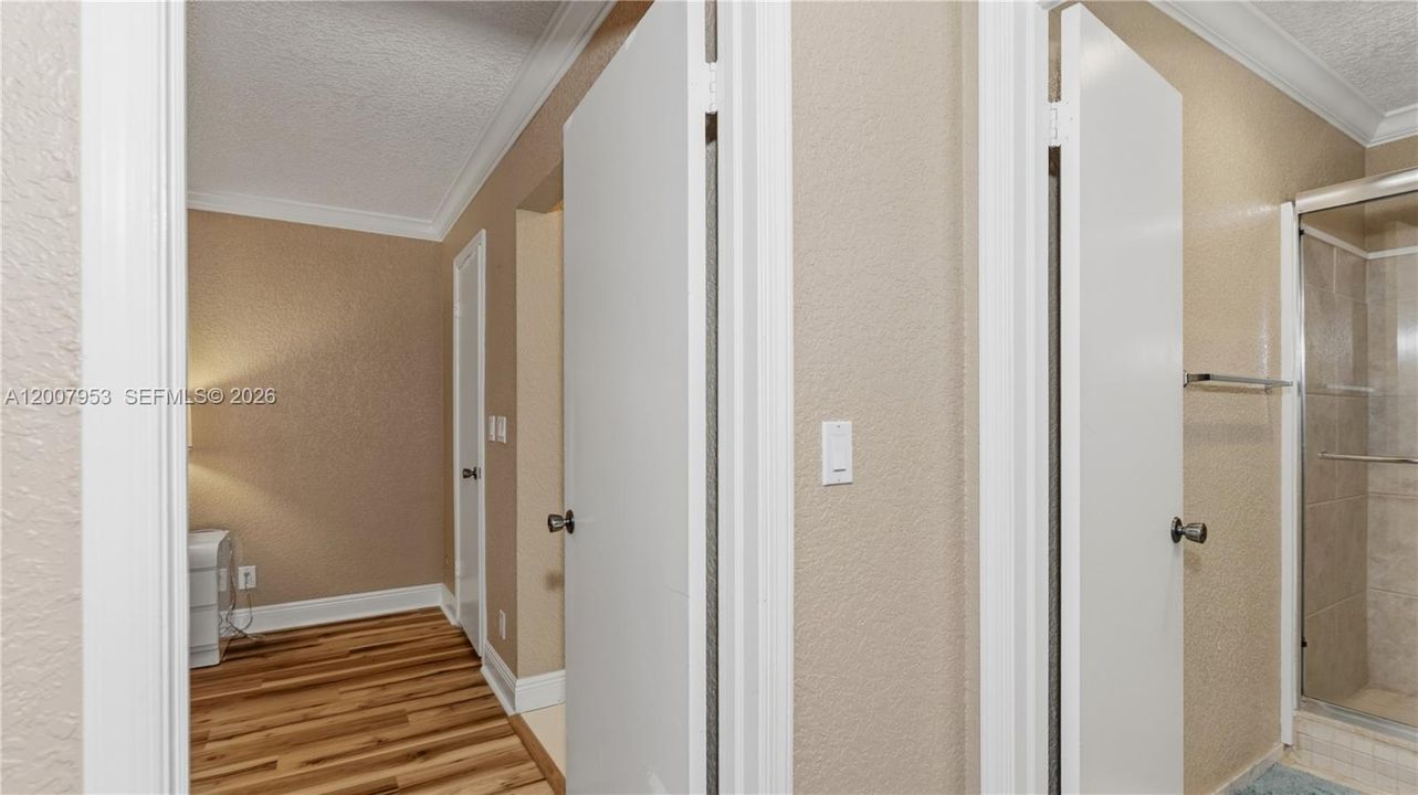 En Venta: $359,000 (2 camas, 2 baños, 1200 Pies cuadrados)