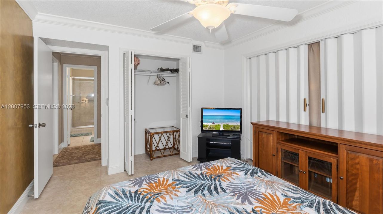 En Venta: $359,000 (2 camas, 2 baños, 1200 Pies cuadrados)