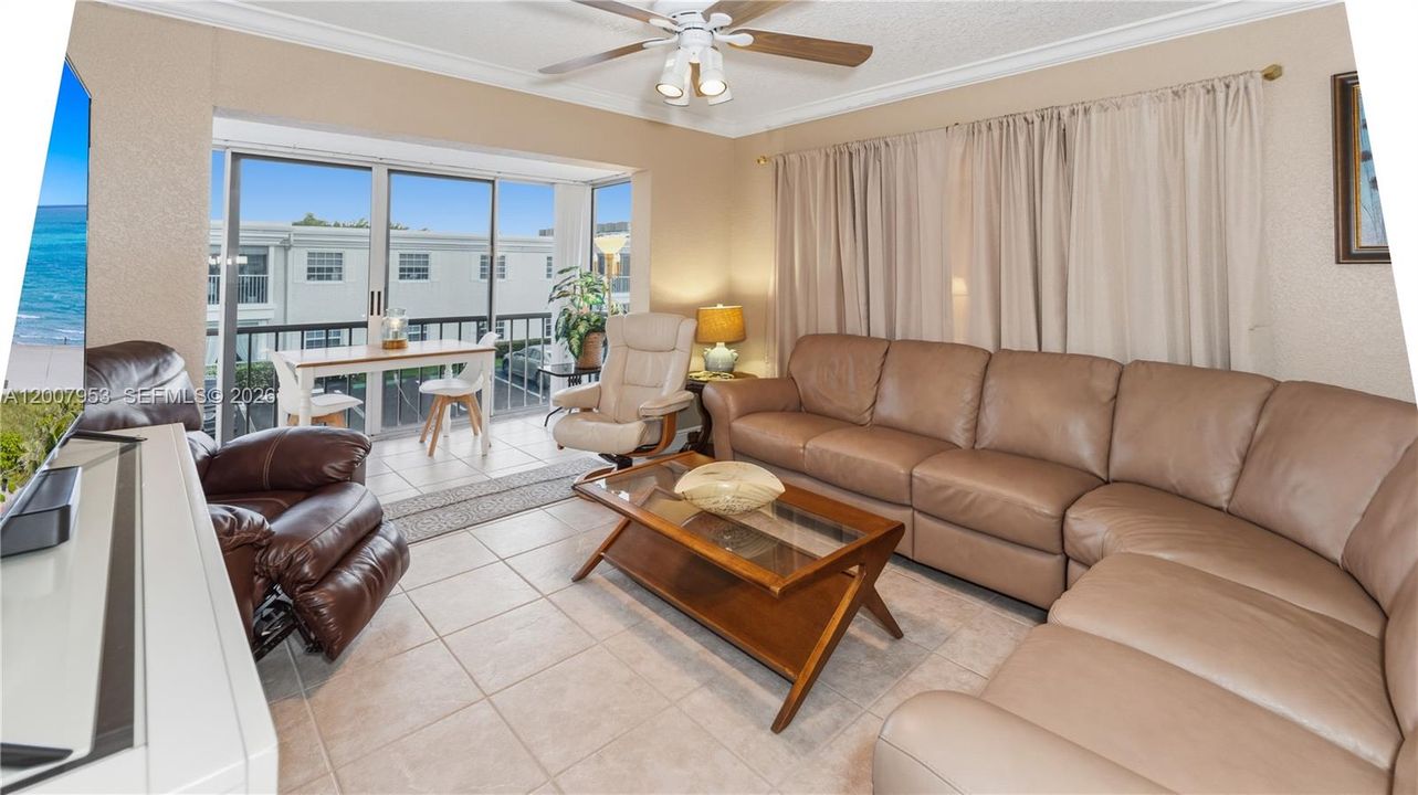 En Venta: $359,000 (2 camas, 2 baños, 1200 Pies cuadrados)