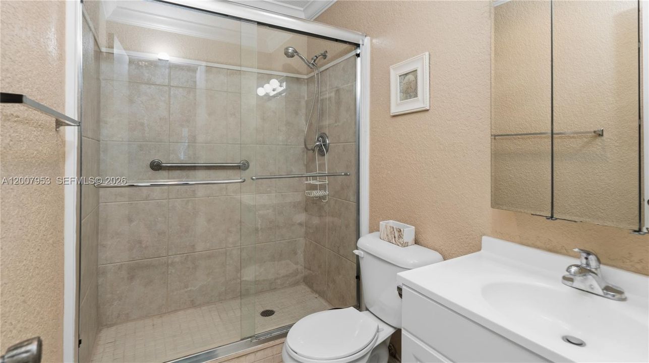 En Venta: $359,000 (2 camas, 2 baños, 1200 Pies cuadrados)