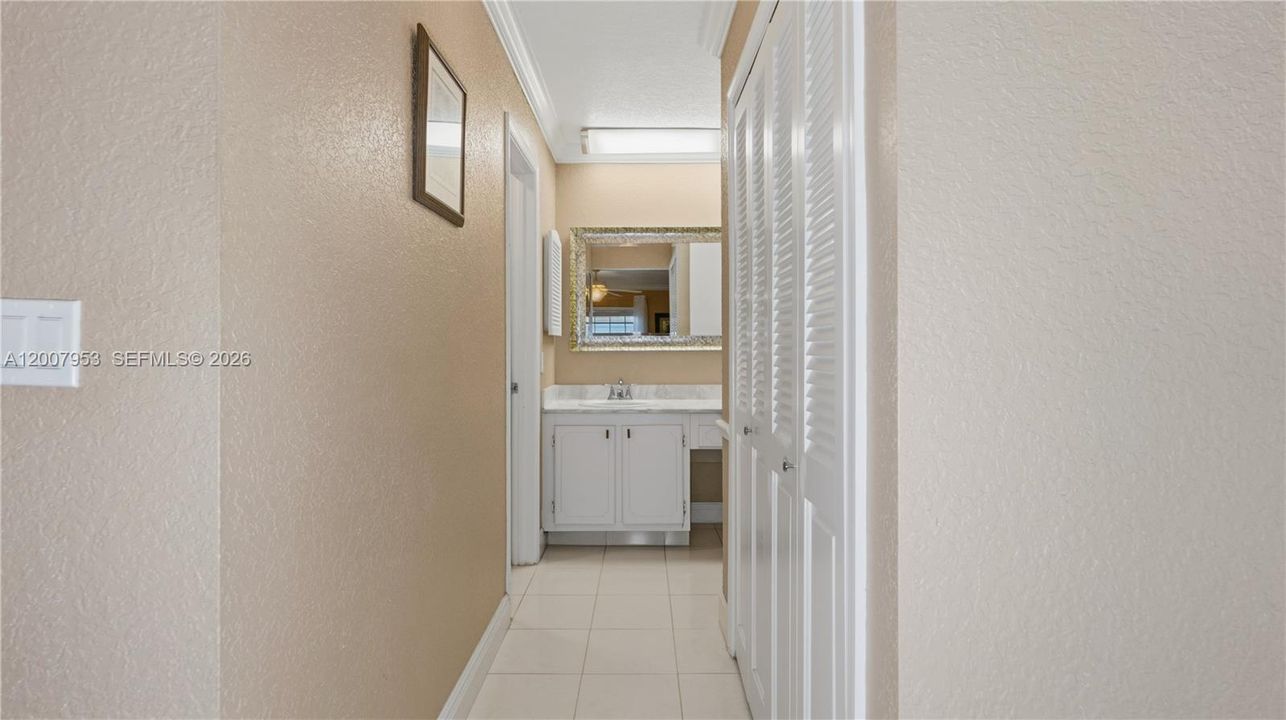 En Venta: $359,000 (2 camas, 2 baños, 1200 Pies cuadrados)