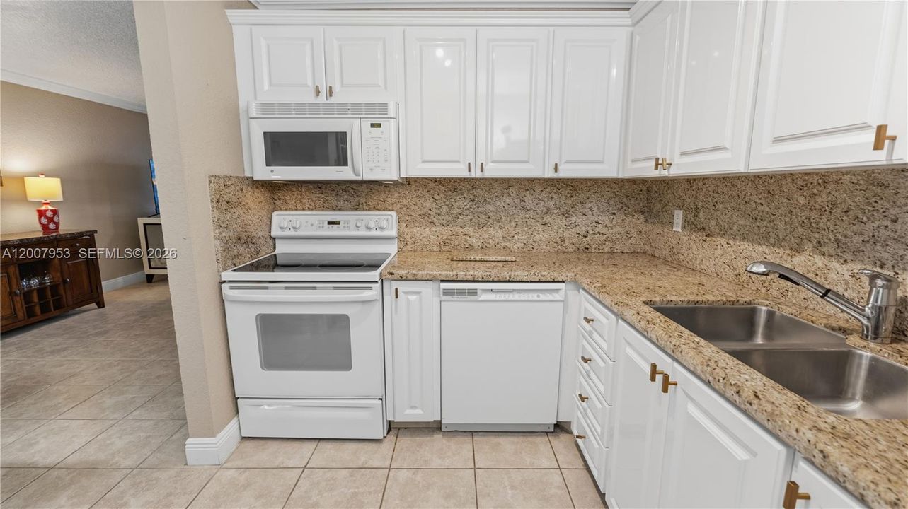 En Venta: $359,000 (2 camas, 2 baños, 1200 Pies cuadrados)