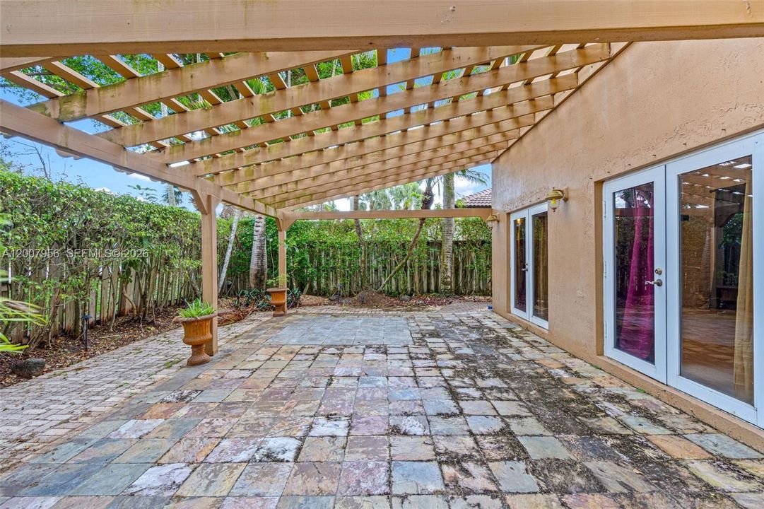 En Venta: $1,149,000 (4 camas, 4 baños, 3240 Pies cuadrados)