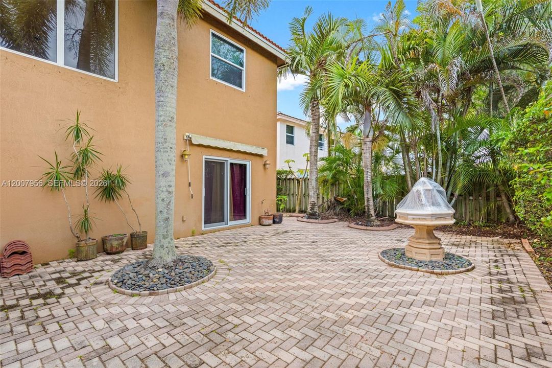 En Venta: $1,149,000 (4 camas, 4 baños, 3240 Pies cuadrados)