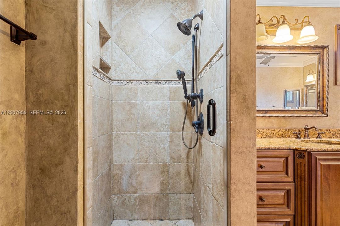 En Venta: $1,149,000 (4 camas, 4 baños, 3240 Pies cuadrados)