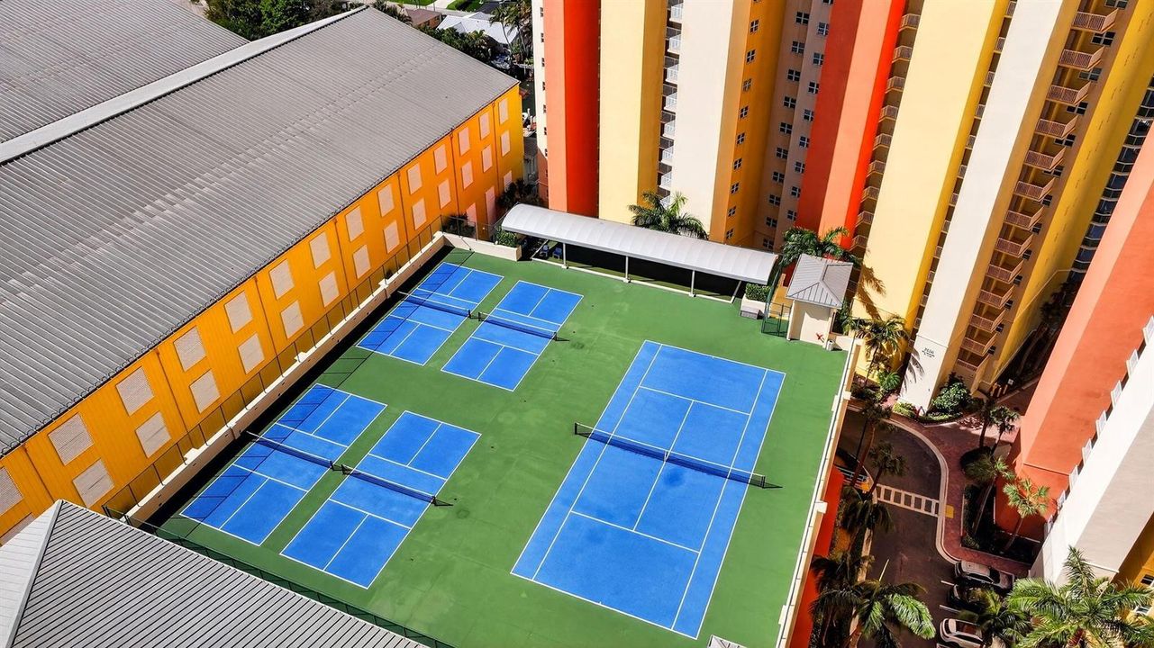Tennis / Pickleball Courts