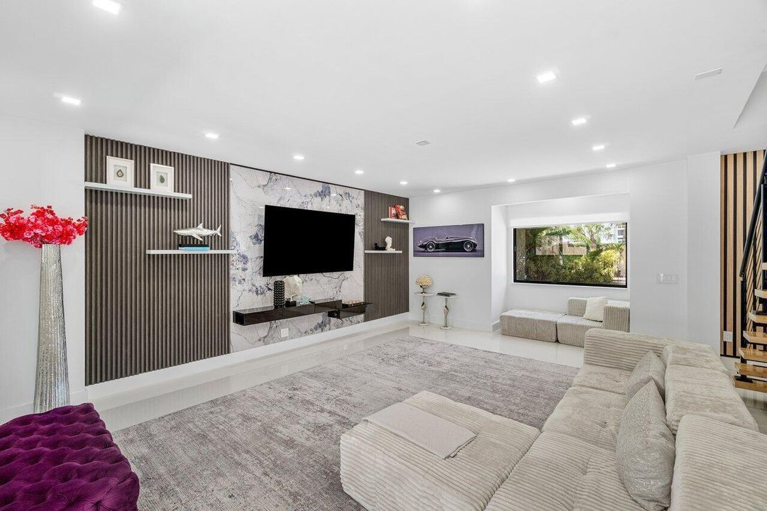 2724 North Ocean Blvd