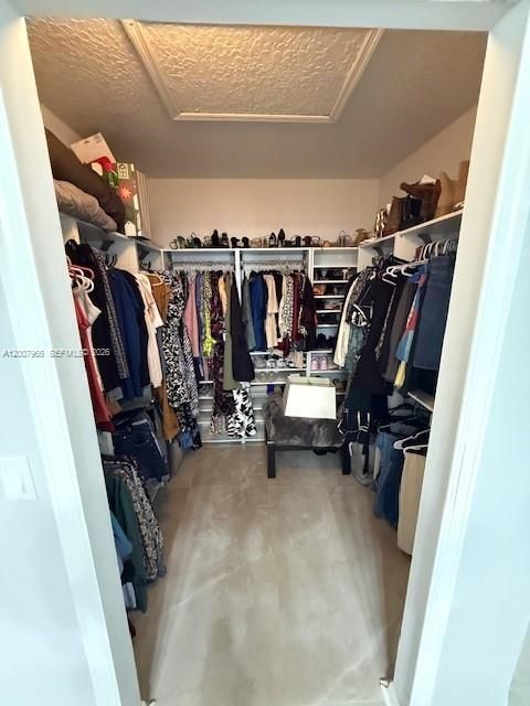 Master Bedroom Walk In Closet