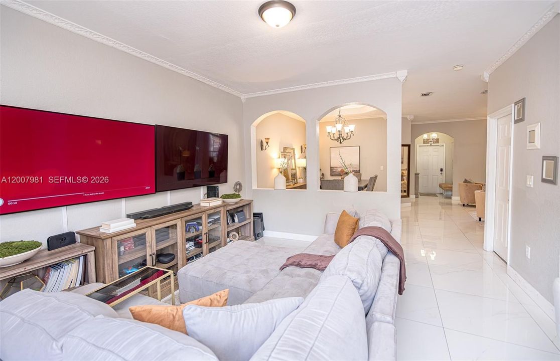 En Venta: $510,000 (4 camas, 2 baños, 1939 Pies cuadrados)