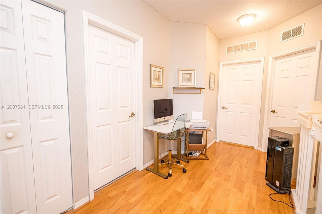 En Venta: $510,000 (4 camas, 2 baños, 1939 Pies cuadrados)
