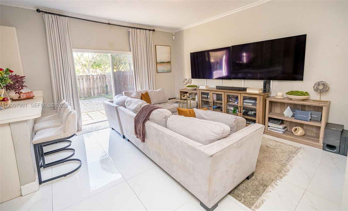 En Venta: $510,000 (4 camas, 2 baños, 1939 Pies cuadrados)