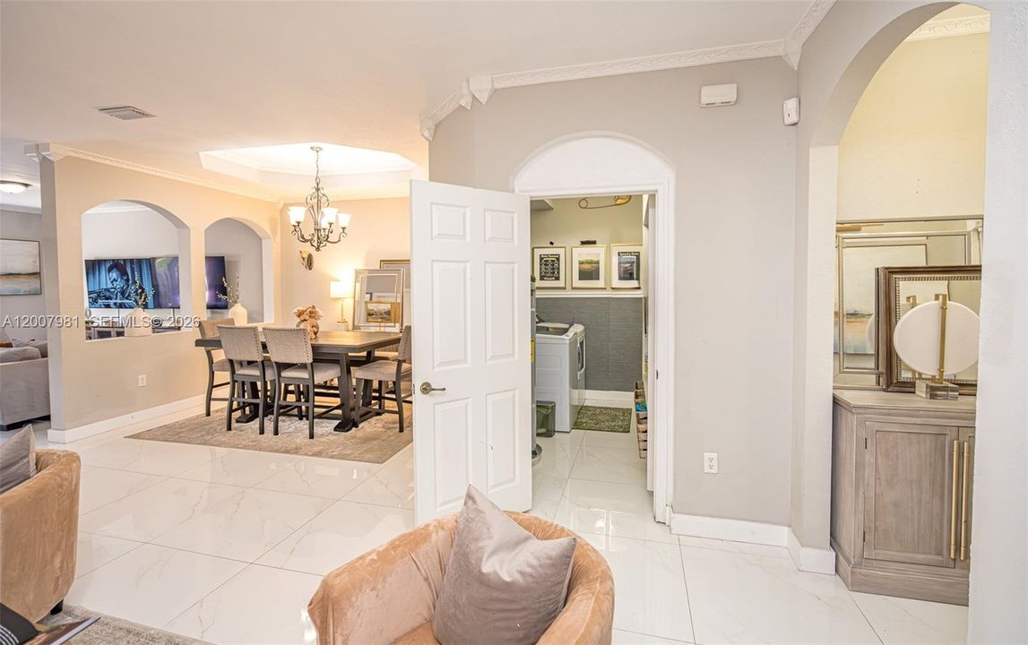 En Venta: $510,000 (4 camas, 2 baños, 1939 Pies cuadrados)