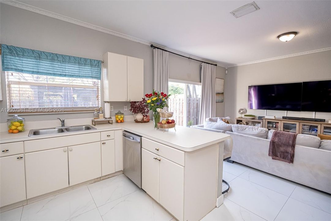 En Venta: $510,000 (4 camas, 2 baños, 1939 Pies cuadrados)