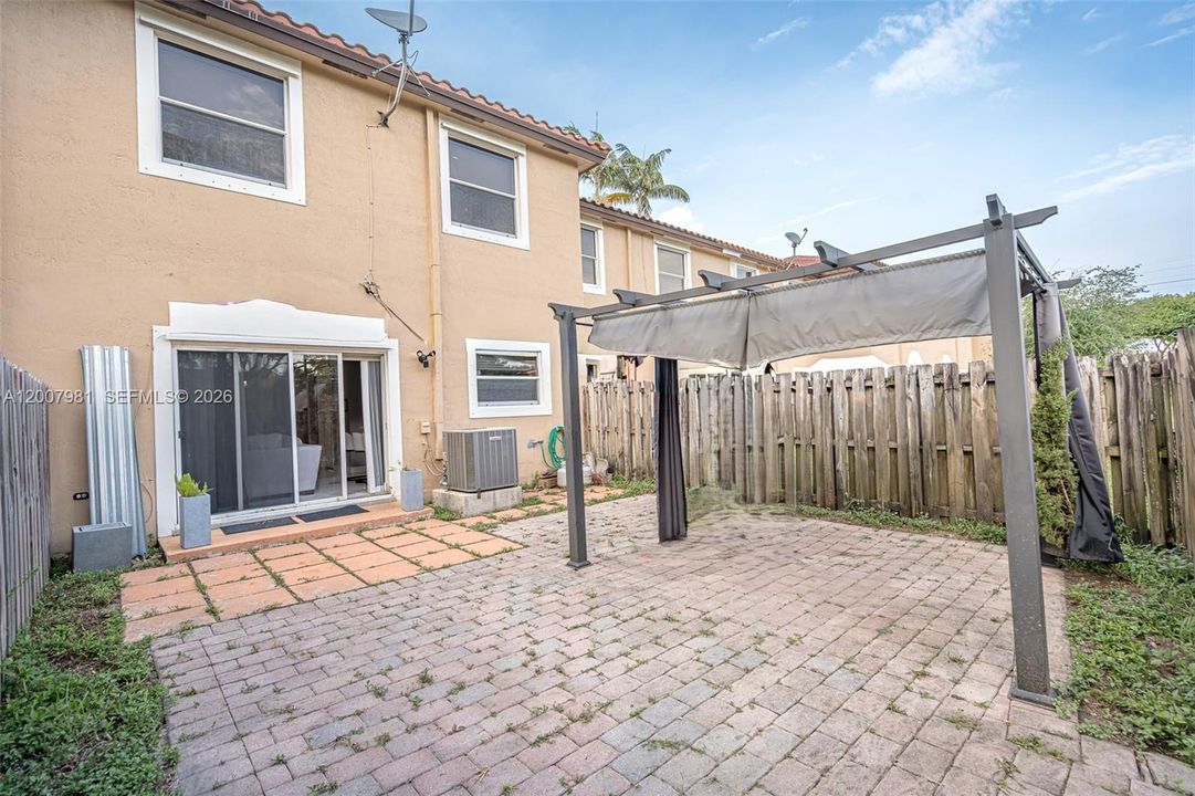 En Venta: $510,000 (4 camas, 2 baños, 1939 Pies cuadrados)