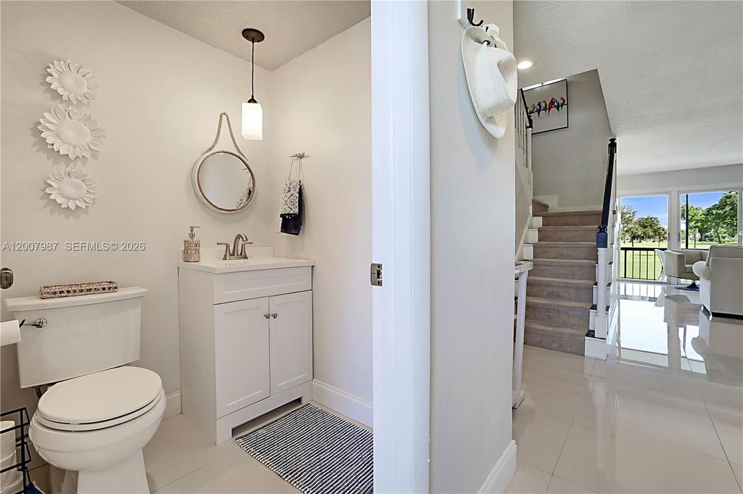 For Sale: $302,000 (2 beds, 2 baths, 1230 Square Feet)