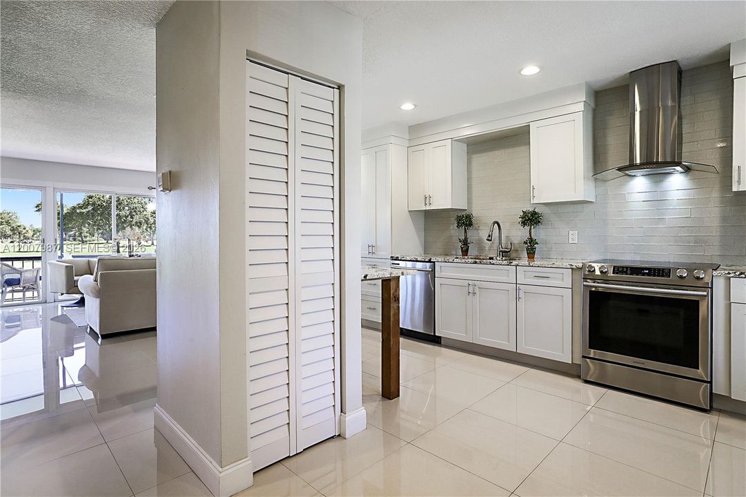 For Sale: $302,000 (2 beds, 2 baths, 1230 Square Feet)