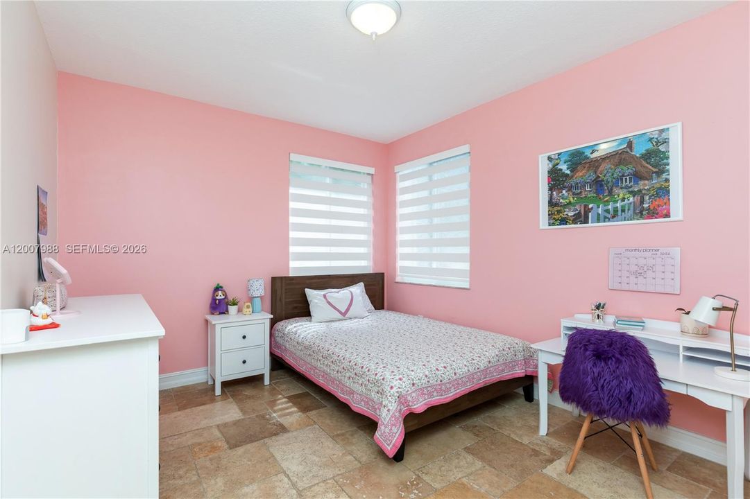 En Venta: $1,735,000 (4 camas, 3 baños, 2740 Pies cuadrados)