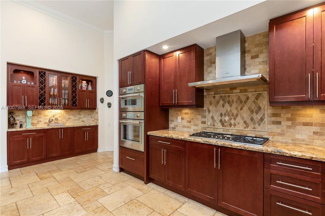 En Venta: $1,735,000 (4 camas, 3 baños, 2740 Pies cuadrados)