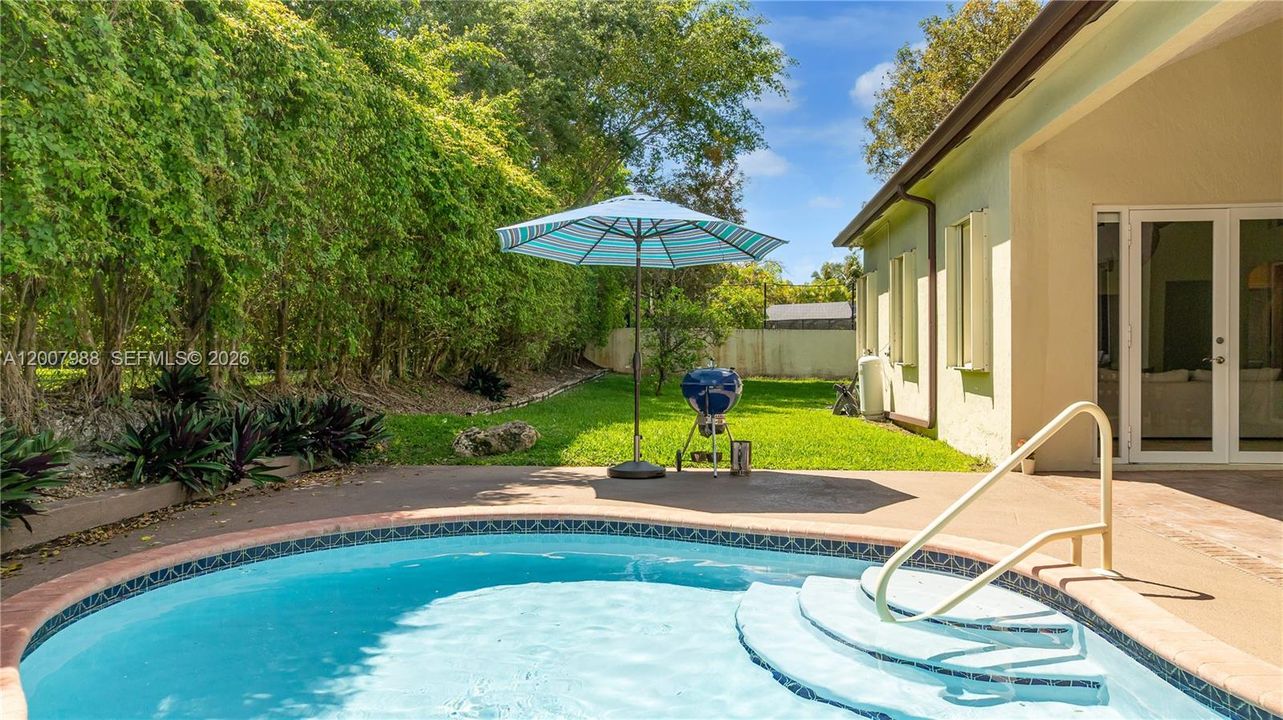 En Venta: $1,735,000 (4 camas, 3 baños, 2740 Pies cuadrados)