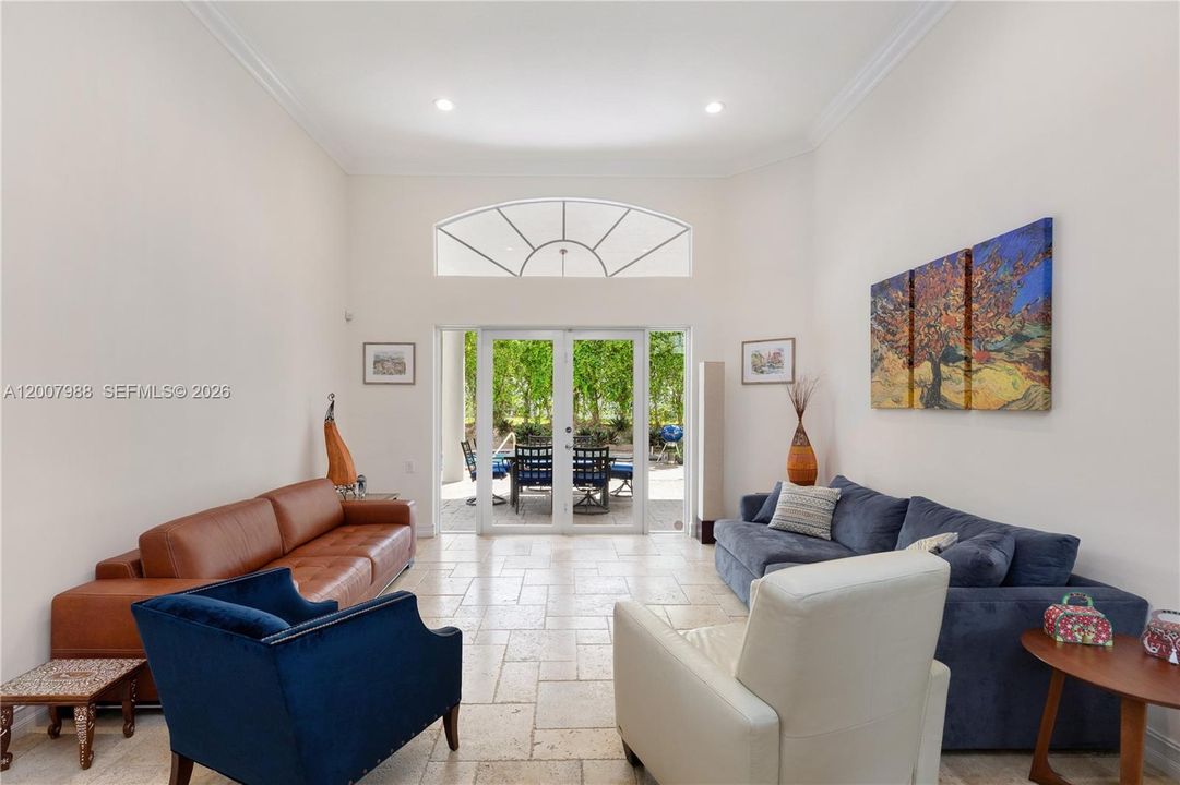 En Venta: $1,735,000 (4 camas, 3 baños, 2740 Pies cuadrados)