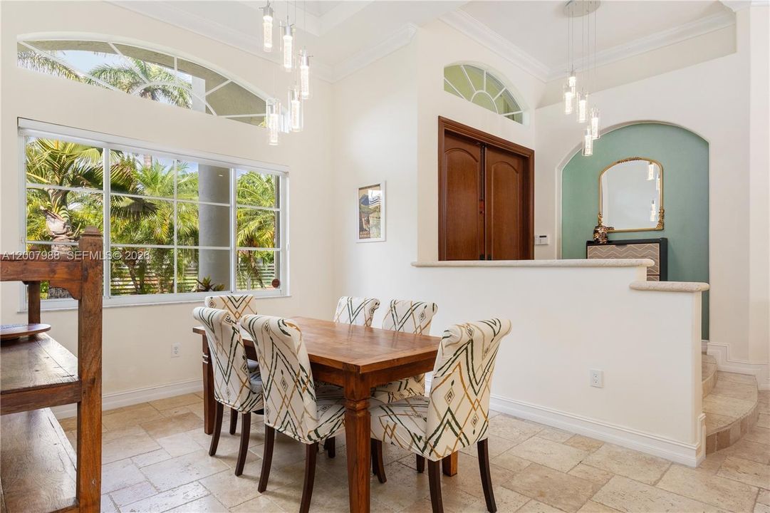 En Venta: $1,735,000 (4 camas, 3 baños, 2740 Pies cuadrados)