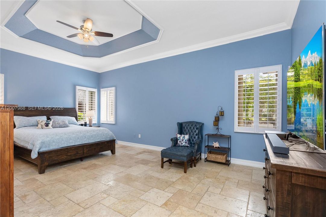 En Venta: $1,735,000 (4 camas, 3 baños, 2740 Pies cuadrados)