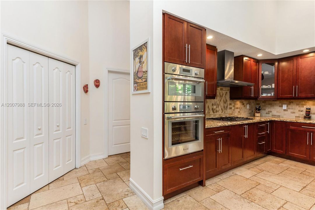 En Venta: $1,735,000 (4 camas, 3 baños, 2740 Pies cuadrados)