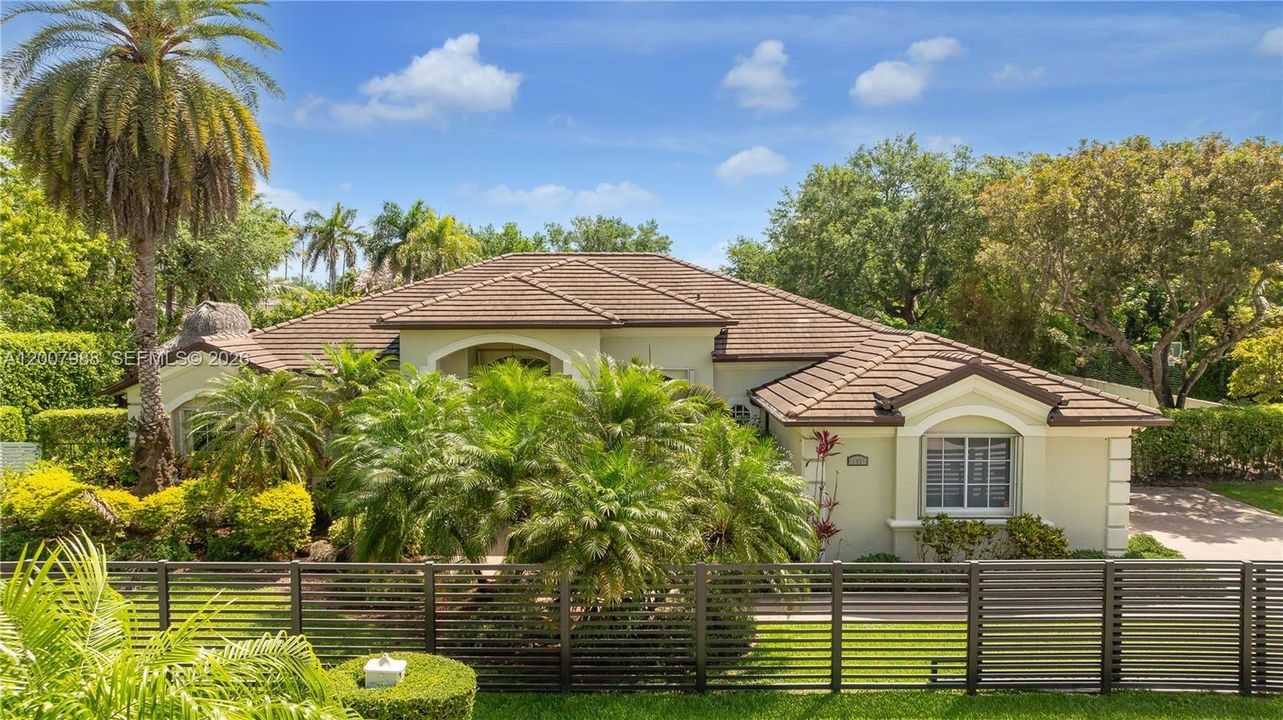 En Venta: $1,735,000 (4 camas, 3 baños, 2740 Pies cuadrados)