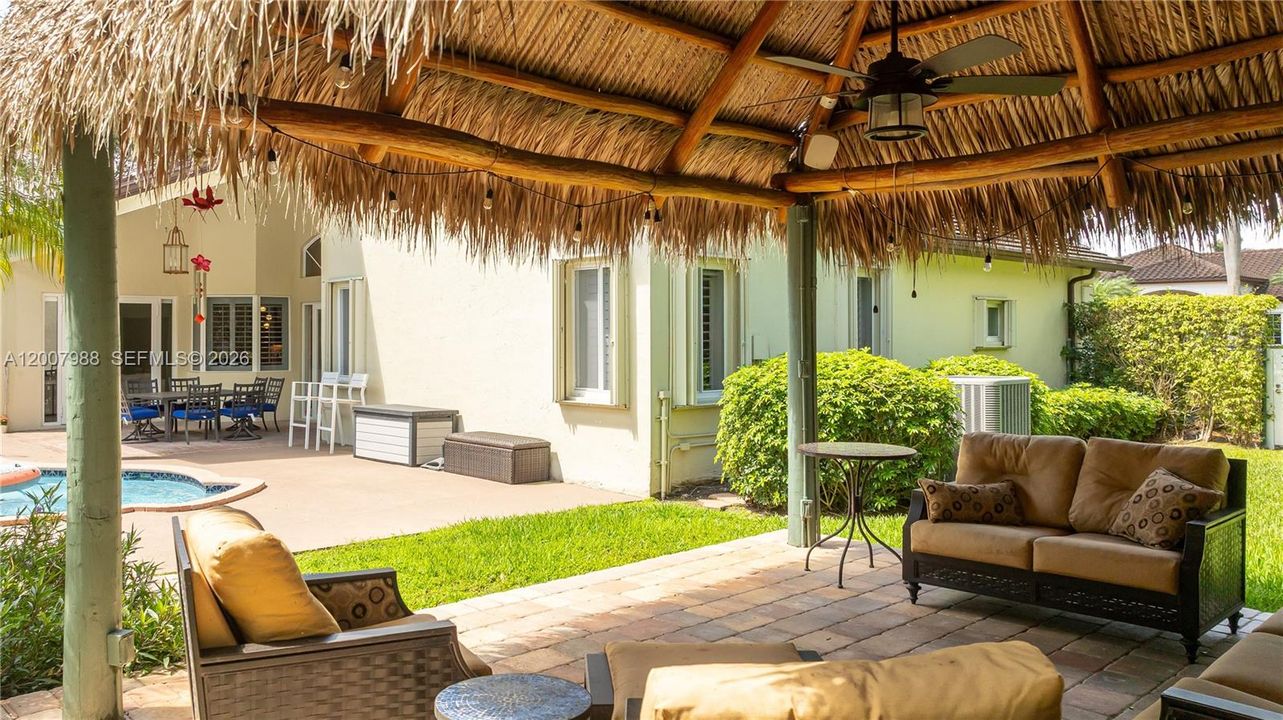 En Venta: $1,735,000 (4 camas, 3 baños, 2740 Pies cuadrados)